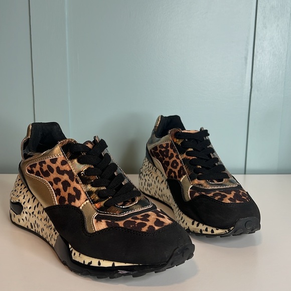 Steve Madden Redel Leopard Low Rise Sneakers. Size 8. - Picture 5 of 13